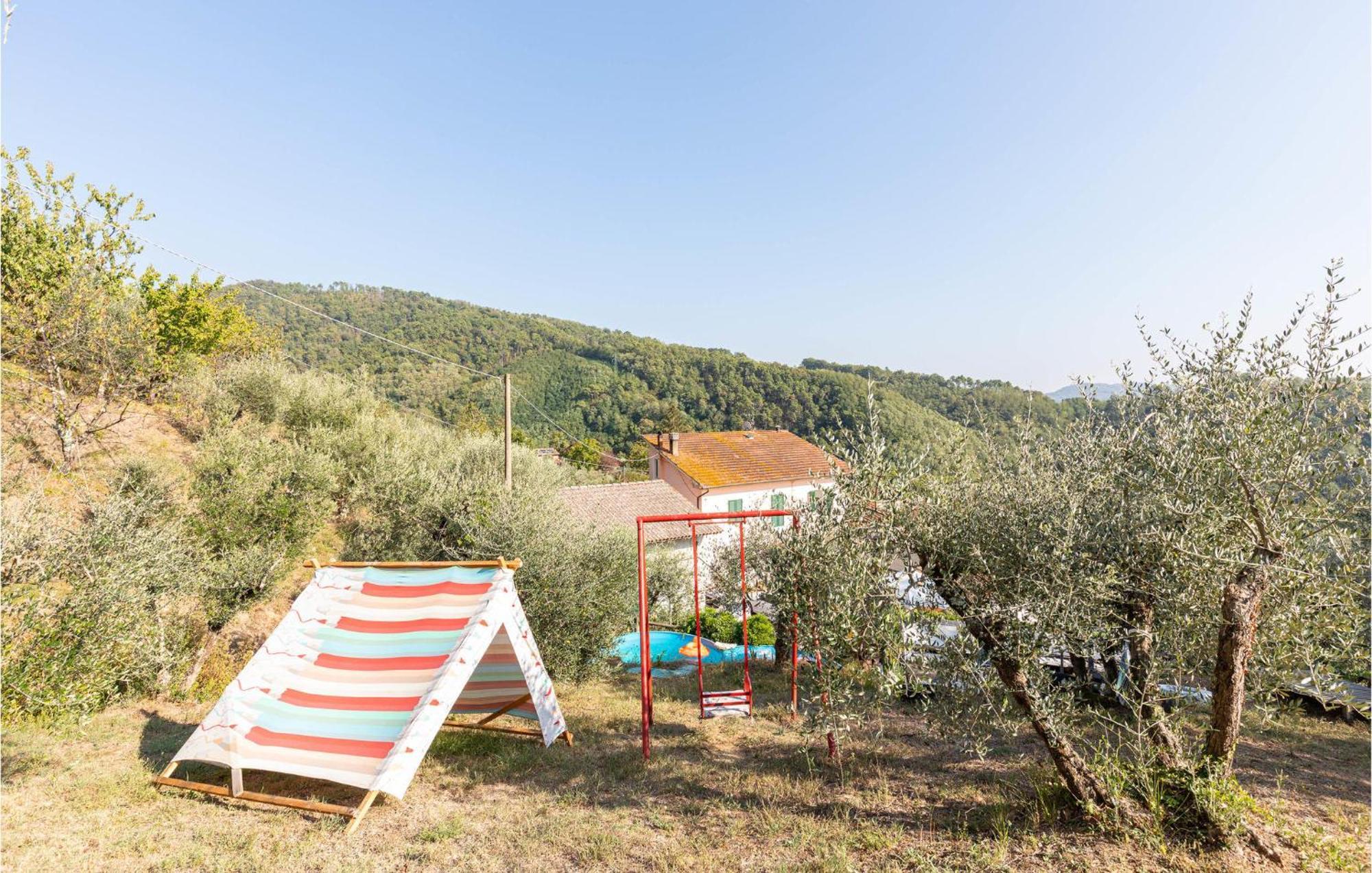 Awesome Home In Marliana With Kitchenette Exterior foto